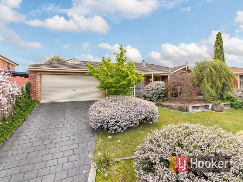 77 Eagle Drive, Pakenham VIC 3810