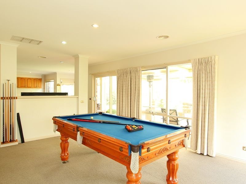 1 Waterside Drive, Cranbourne East VIC 3977