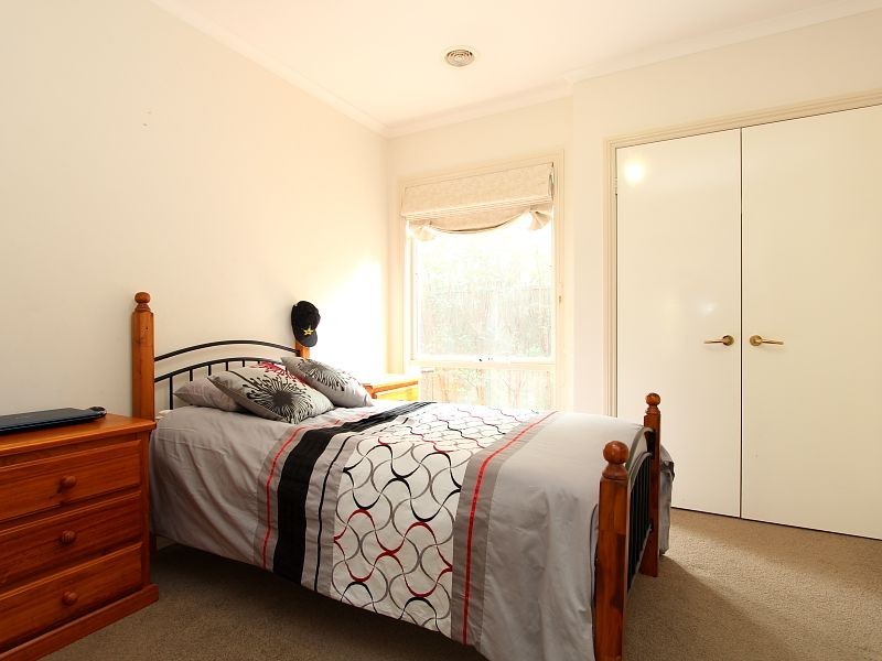 1 Waterside Drive, Cranbourne East VIC 3977