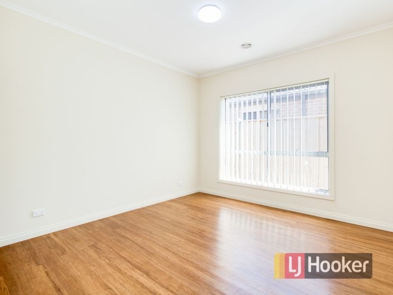 11 Midnight Rise, Cranbourne East VIC 3977