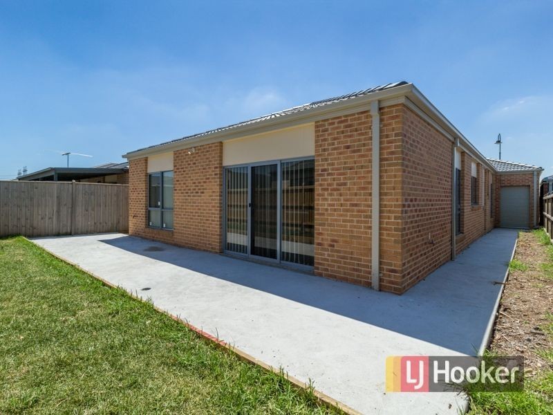 11 Midnight Rise, Cranbourne East VIC 3977