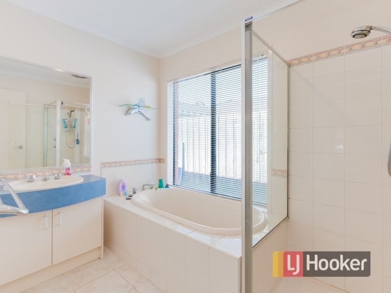 213 Monahans Road, Cranbourne West VIC 3977