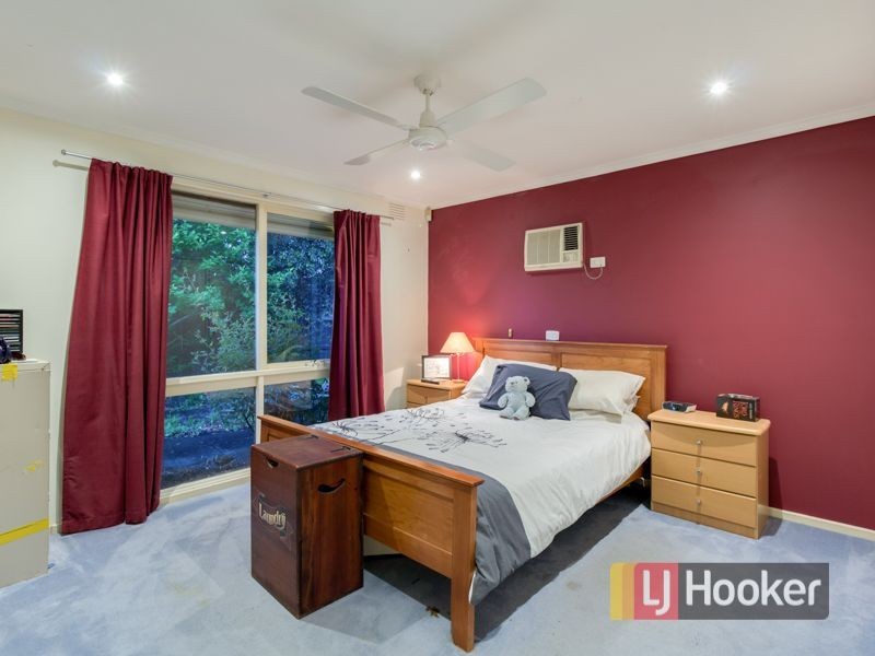 6 Lonsdale Crescent, Cranbourne North VIC 3977