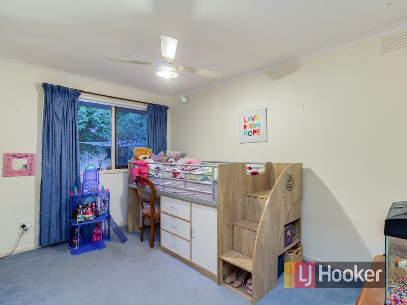 6 Lonsdale Crescent, Cranbourne North VIC 3977