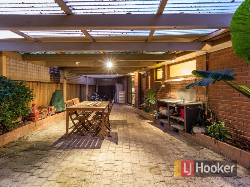 6 Lonsdale Crescent, Cranbourne North VIC 3977