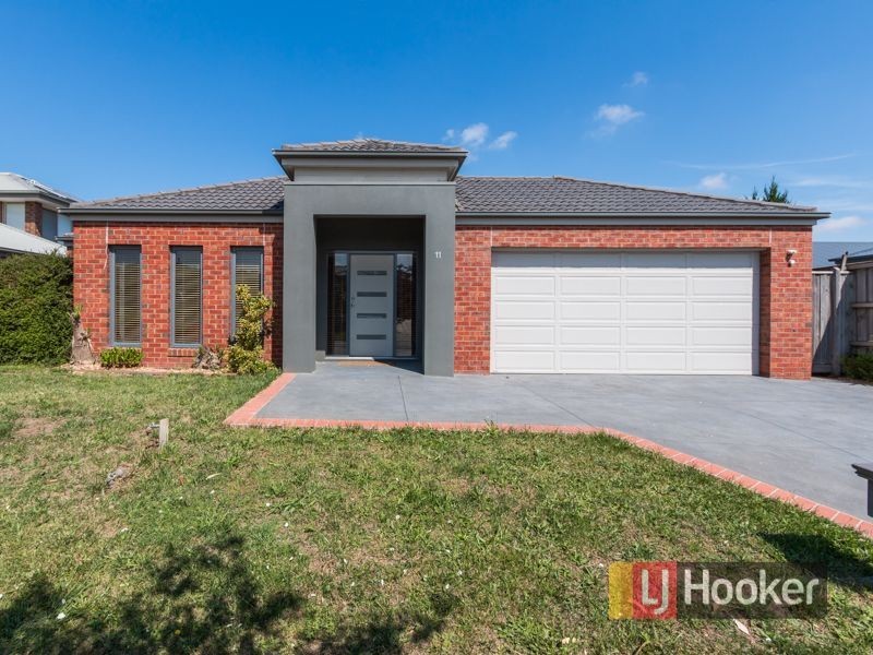 11 Newton Drive, Cranbourne North VIC 3977
