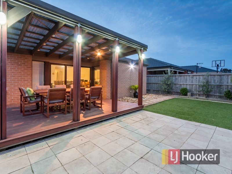 13 Quarters Boulevard, Cranbourne West VIC 3977