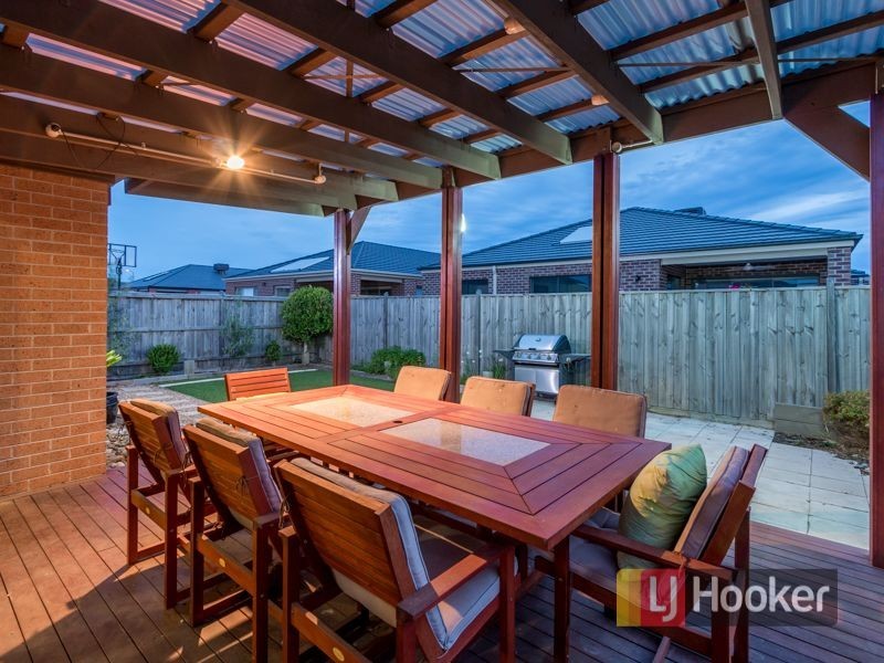 13 Quarters Boulevard, Cranbourne West VIC 3977