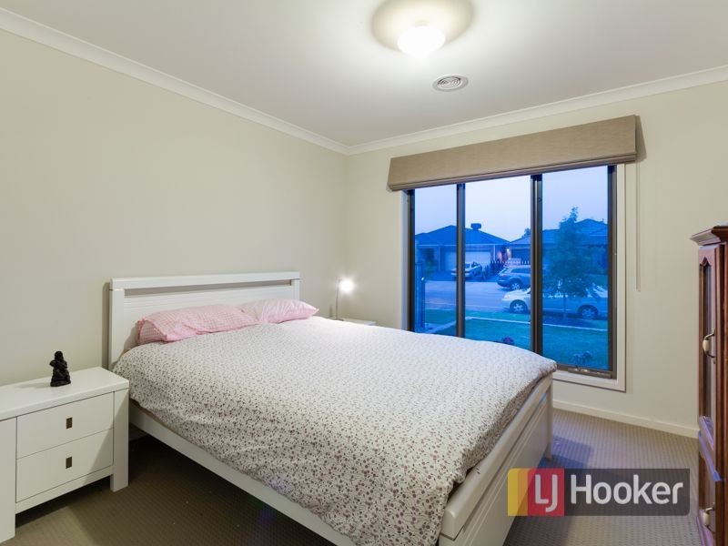 13 Quarters Boulevard, Cranbourne West VIC 3977