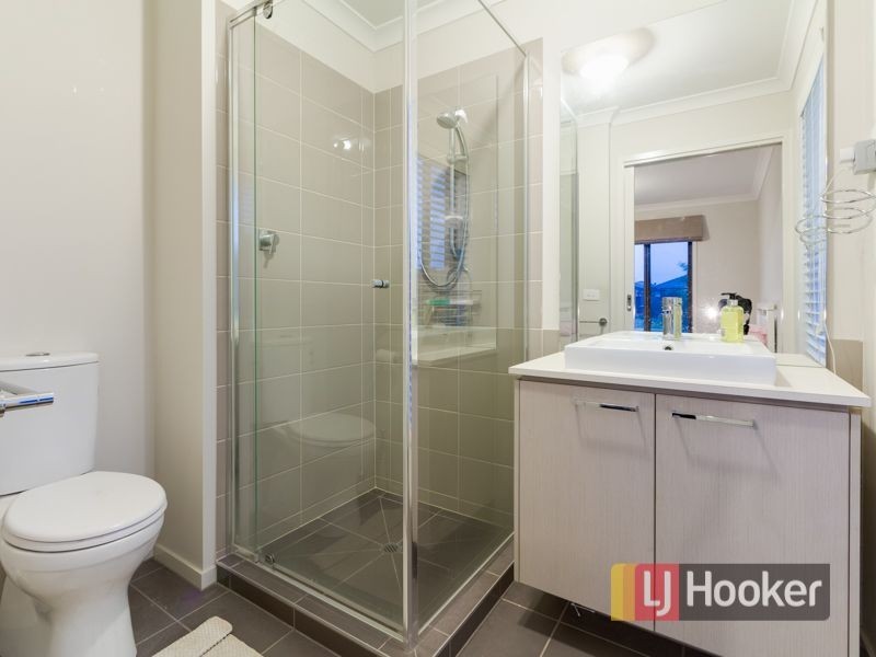 13 Quarters Boulevard, Cranbourne West VIC 3977