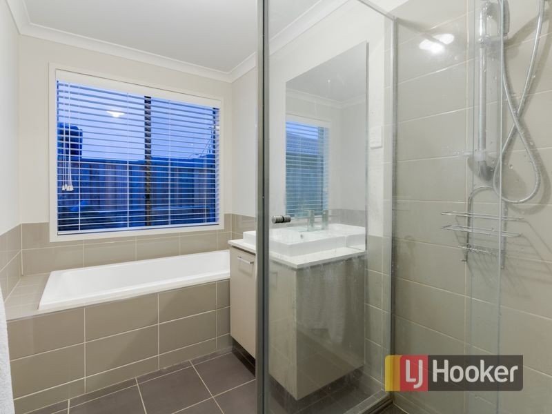 13 Quarters Boulevard, Cranbourne West VIC 3977