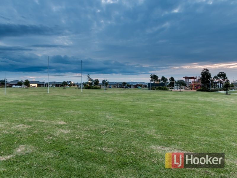 13 Quarters Boulevard, Cranbourne West VIC 3977