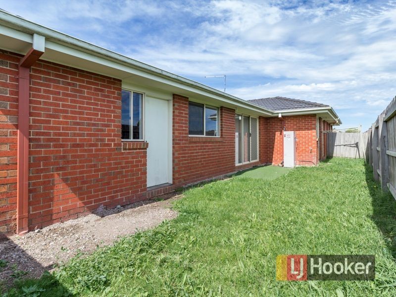 12/21 Merrijig Avenue, Cranbourne VIC 3977