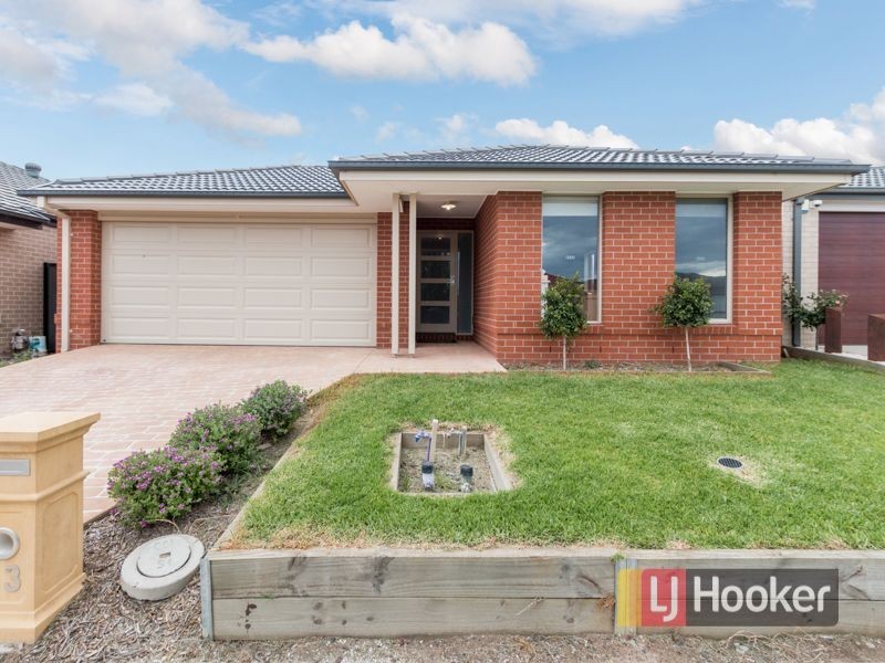 33 Falabela Road, Clyde North VIC 3978