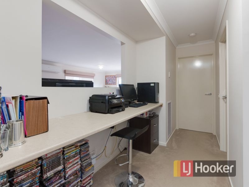 33 Falabela Road, Clyde North VIC 3978