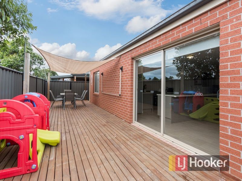 33 Falabela Road, Clyde North VIC 3978