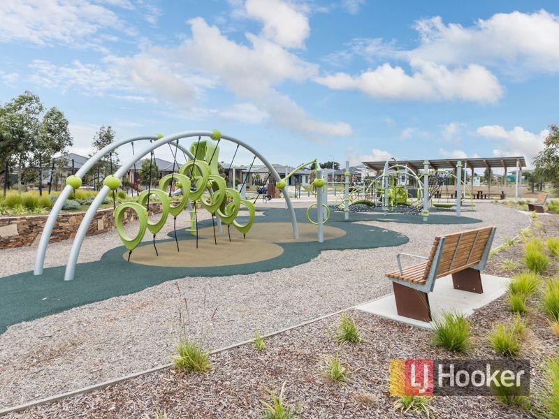 33 Falabela Road, Clyde North VIC 3978