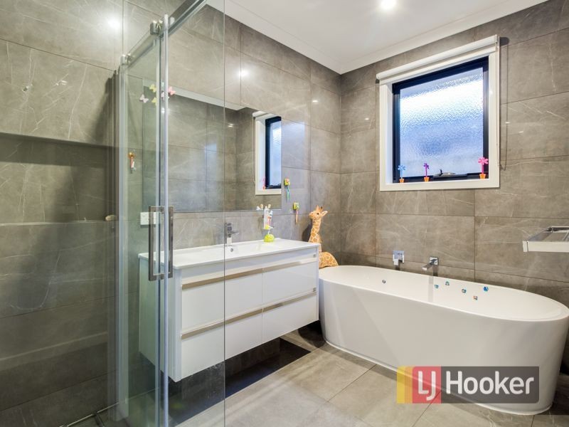 12 Stableford Drive, Cranbourne West VIC 3977