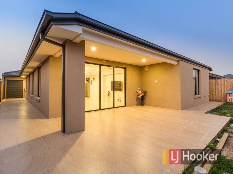 12 Stableford Drive, Cranbourne West VIC 3977