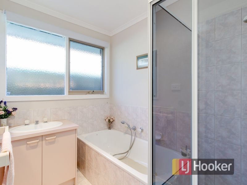 5 Marnie Drive, Cranbourne West VIC 3977