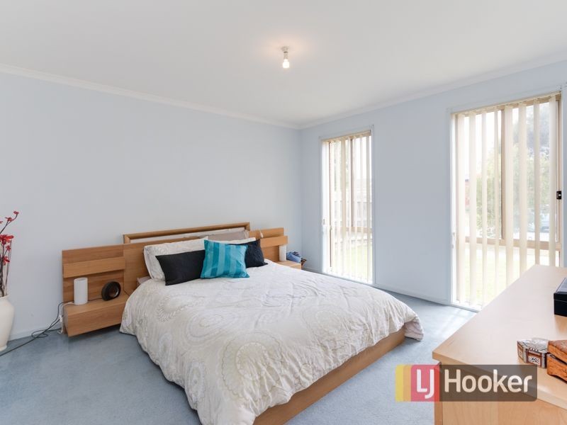 15 Jasa Crescent, Cranbourne West VIC 3977