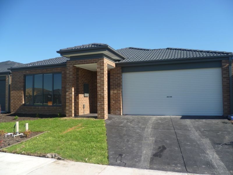 94 Mountain View Boulevard, Cranbourne VIC 3977