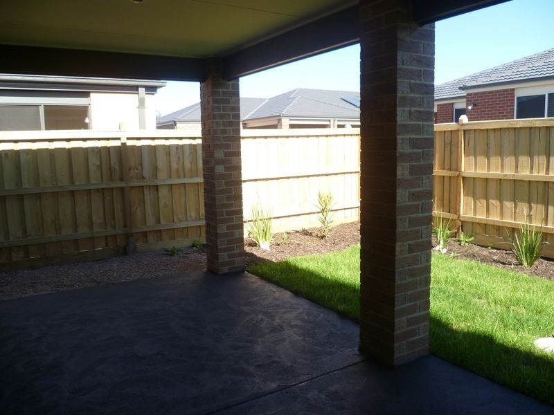 94 Mountain View Boulevard, Cranbourne VIC 3977