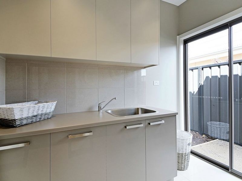 2 Belant Way, Clyde North VIC 3978