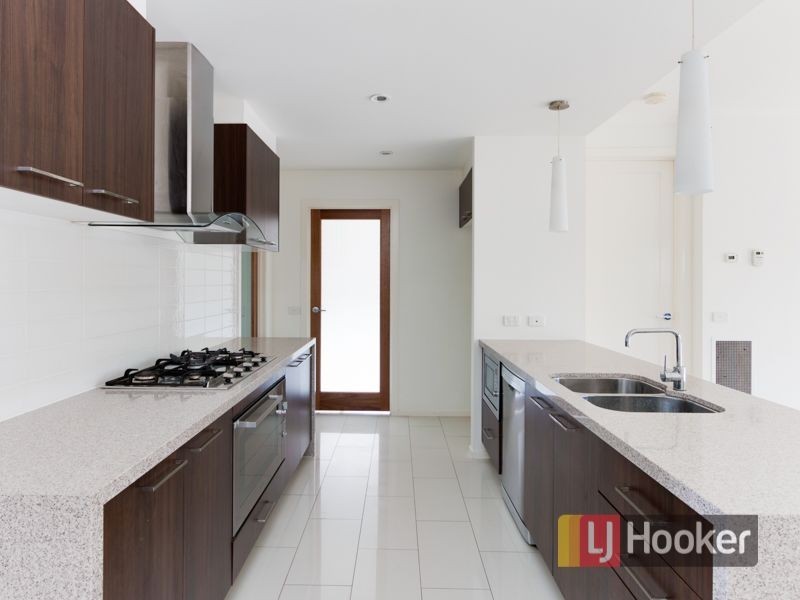 4 Sandarra Boulevard, Sandhurst VIC 3977