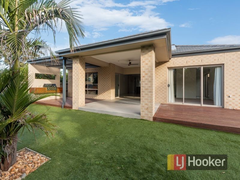 4 Sandarra Boulevard, Sandhurst VIC 3977