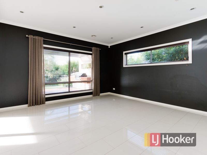 4 Sandarra Boulevard, Sandhurst VIC 3977