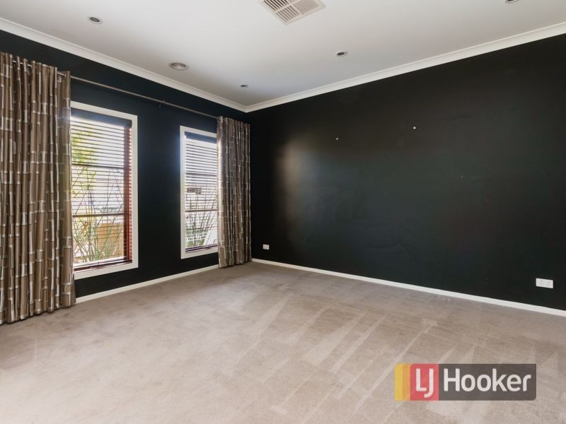 4 Sandarra Boulevard, Sandhurst VIC 3977