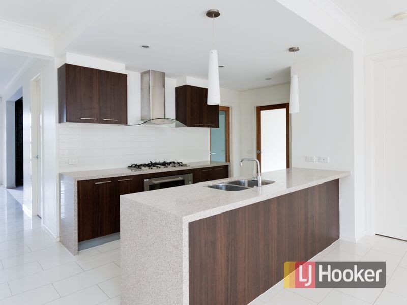 4 Sandarra Boulevard, Sandhurst VIC 3977