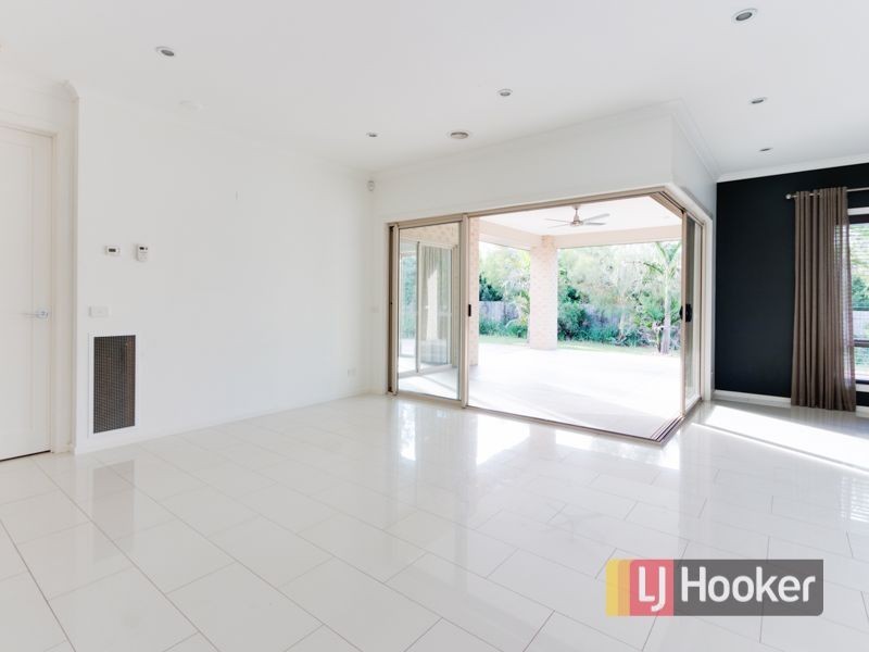 4 Sandarra Boulevard, Sandhurst VIC 3977