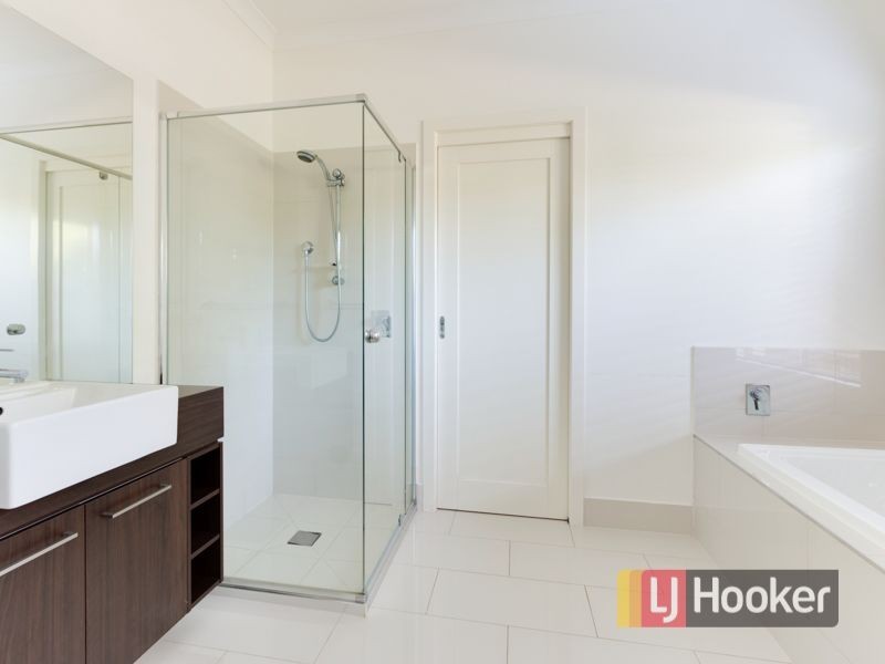 4 Sandarra Boulevard, Sandhurst VIC 3977