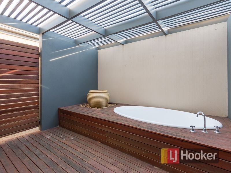 4 Sandarra Boulevard, Sandhurst VIC 3977