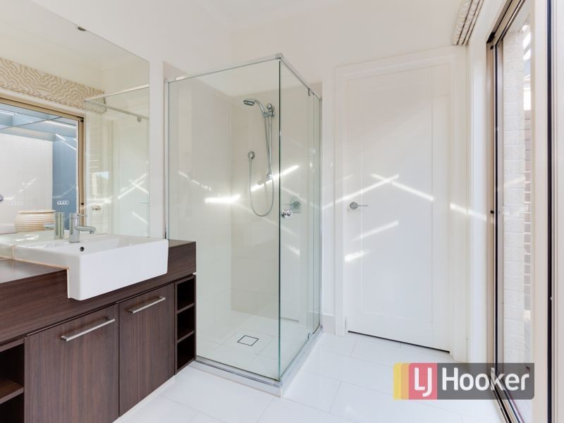 4 Sandarra Boulevard, Sandhurst VIC 3977