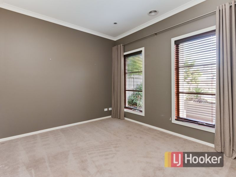 4 Sandarra Boulevard, Sandhurst VIC 3977