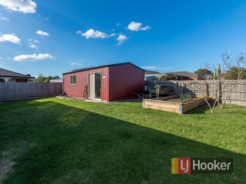 53 Josephine Avenue, Cranbourne North VIC 3977