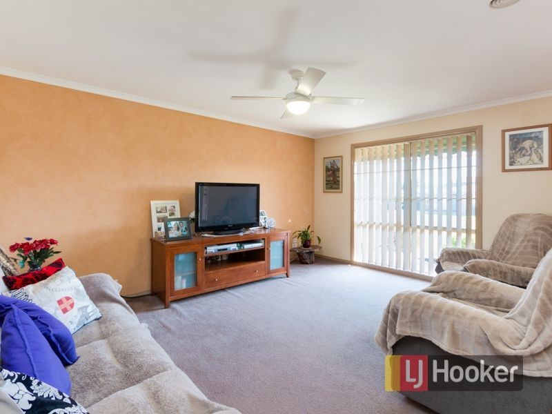 53 Josephine Avenue, Cranbourne North VIC 3977
