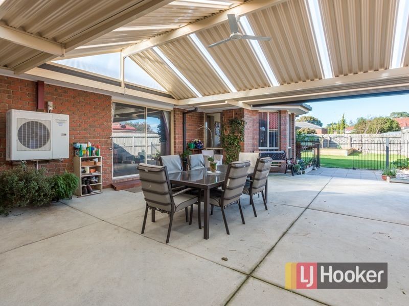 53 Josephine Avenue, Cranbourne North VIC 3977