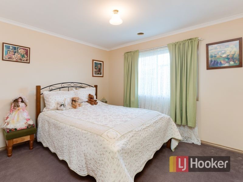 53 Josephine Avenue, Cranbourne North VIC 3977
