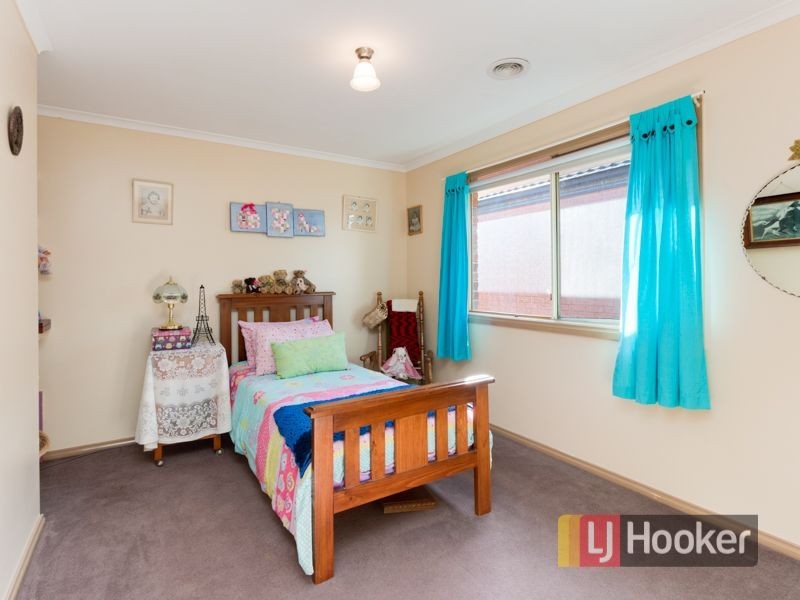 53 Josephine Avenue, Cranbourne North VIC 3977