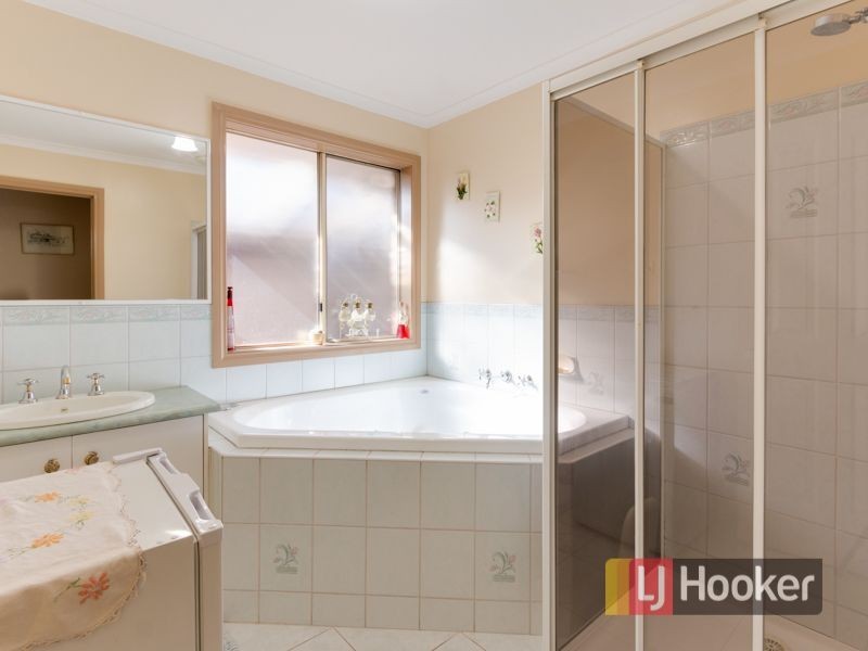 53 Josephine Avenue, Cranbourne North VIC 3977