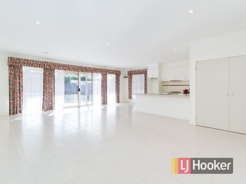 19 Baynton Crescent, Lynbrook VIC 3975