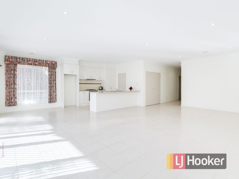 19 Baynton Crescent, Lynbrook VIC 3975