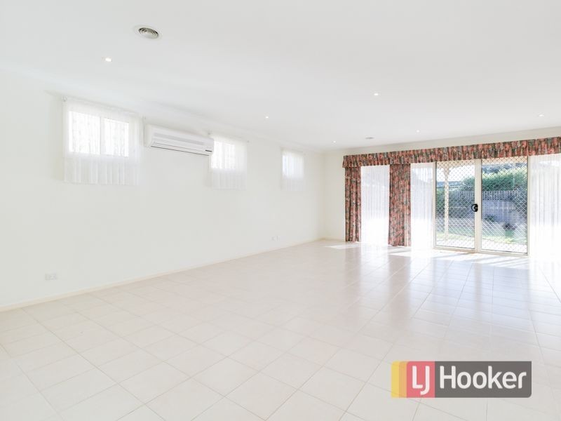 19 Baynton Crescent, Lynbrook VIC 3975