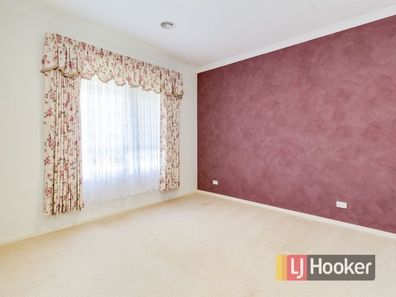 19 Baynton Crescent, Lynbrook VIC 3975