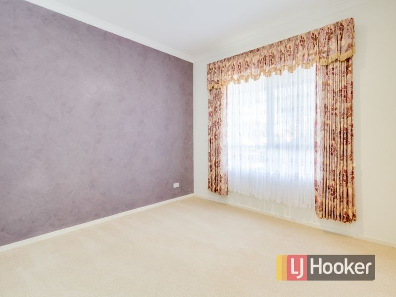 19 Baynton Crescent, Lynbrook VIC 3975