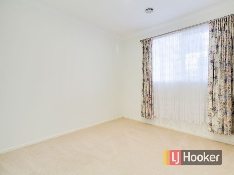 19 Baynton Crescent, Lynbrook VIC 3975